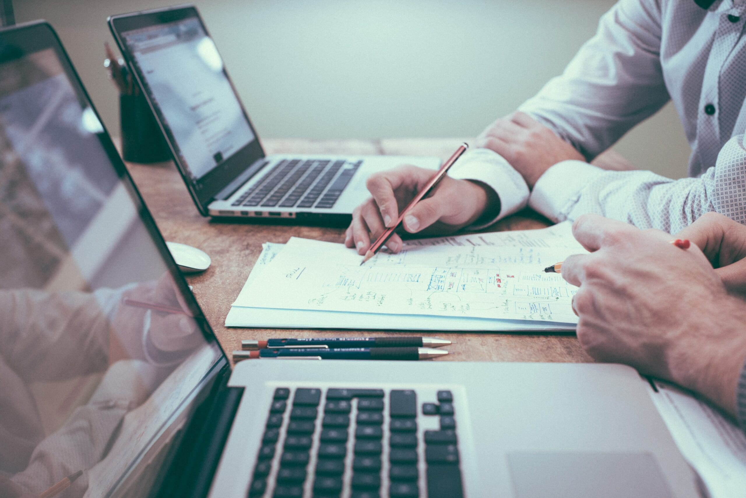 Why Should You Outsource Your Insurance To An Independent Team?
